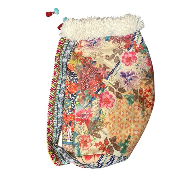 LAUREL CANYON COZY BLANKET - Picture 1 of 7